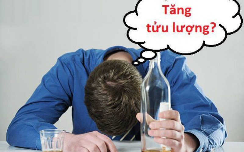 Nên ăn gì trước khi uống rượu?